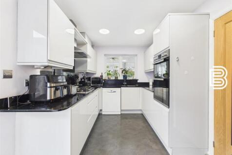 Kitchen (1).jpg