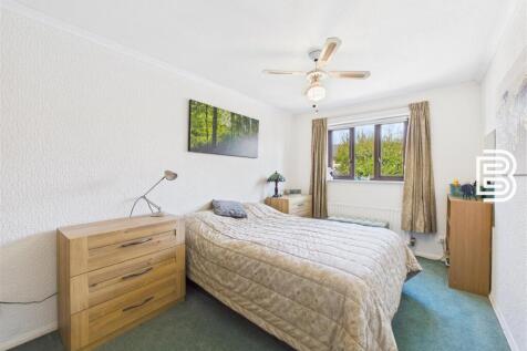 Bedroom 1.jpg