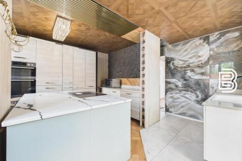 Kitchen (1).jpg