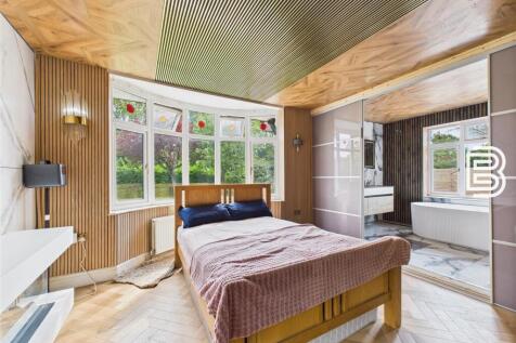 Bedroom 1 (1).jpg
