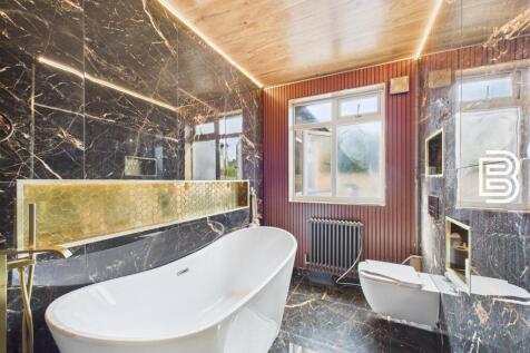 Bathroom (1).jpg