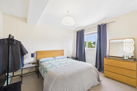 Bedroom 1.jpg