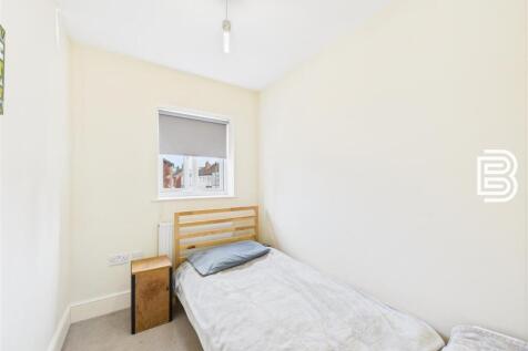 Bedroom 5.jpg