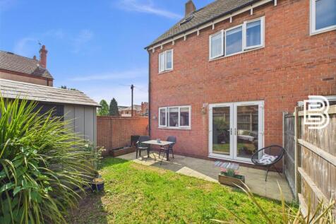 Rear Garden (2).jpg