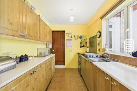 Kitchen (2).jpg