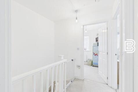 CAM03787G0-PR0133-STILL019.jpg