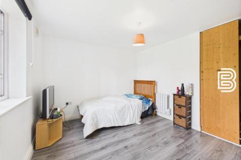 Bedroom 1 (2).jpg