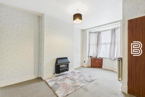 CAM03787G0-PR0136-STILL006.jpg