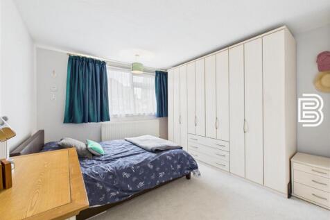 Bedroom 1.jpg