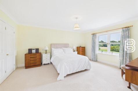 Bedroom 1.jpg