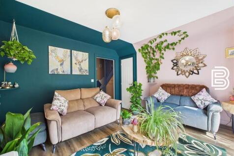 Living Room (2).jpg