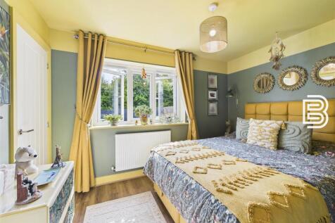 Bedroom 1 (2).jpg