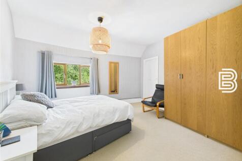 Bedroom 1 (1).jpg