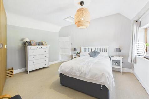 Bedroom 1 (2).jpg