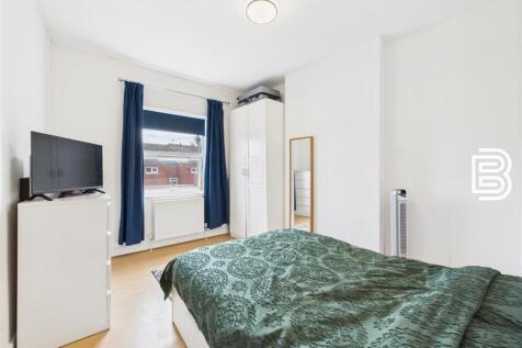 Bedroom 1.jpg