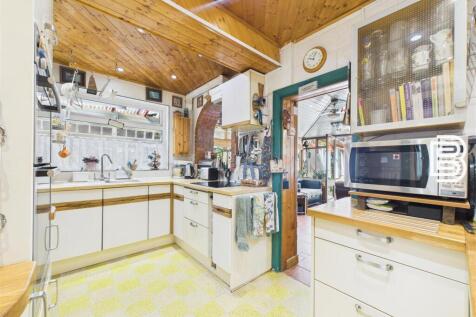 Kitchen (1).jpg