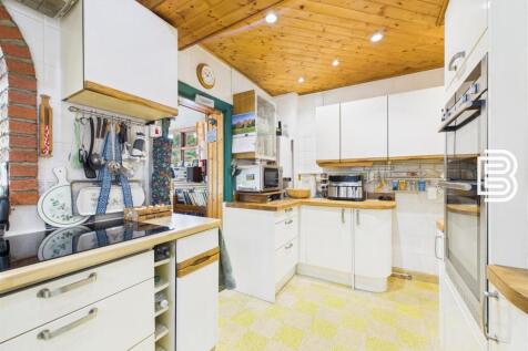 Kitchen (2).jpg