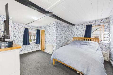 Bedroom 1 (1).jpg