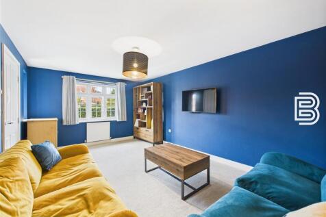 Living Room (2).jpg