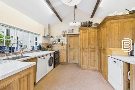 Kitchen (2).jpg