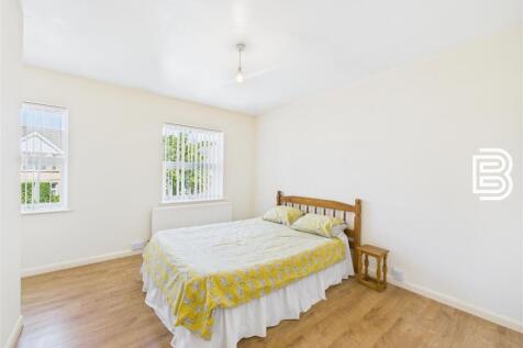 Bedroom 1 (1).jpg
