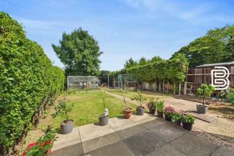 Rear Garden (1).jpg