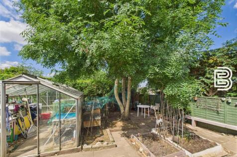 Rear Garden (2).jpg