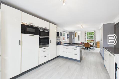Kitchen (3).jpg