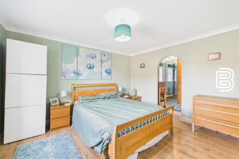 Bedroom 1.jpg