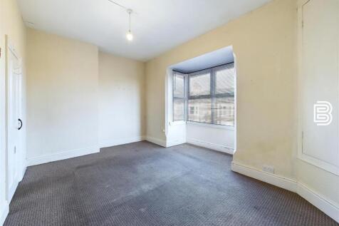 51 Living Room.jpg