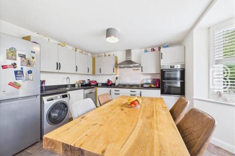 Kitchen (2).jpg
