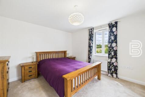 Bedroom 1 (2).jpg