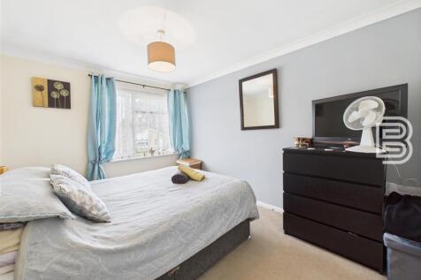 Bedroom 1.jpg