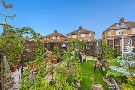 Rear Garden (2).jpg