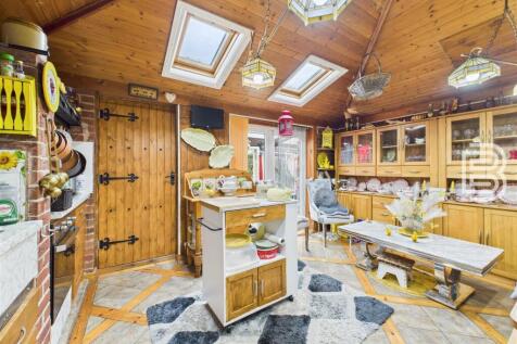 Kitchen (1).jpg