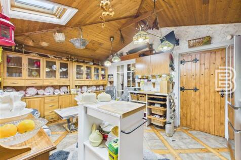 Kitchen (2).jpg