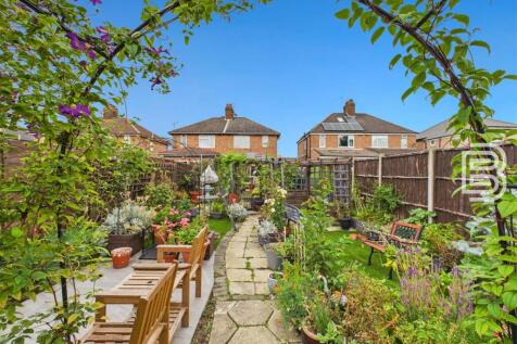 Rear Garden (1).jpg