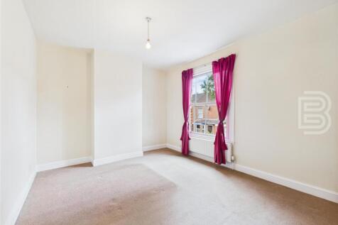 Bedroom 1.jpg