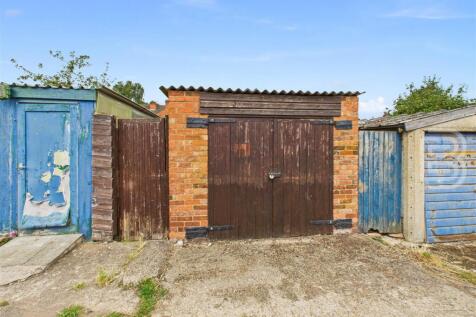 Garage at rear.jpg