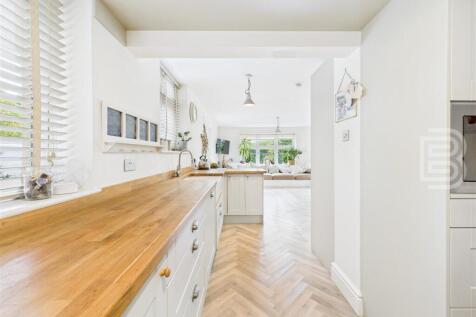 Kitchen Family Room (4).jpg