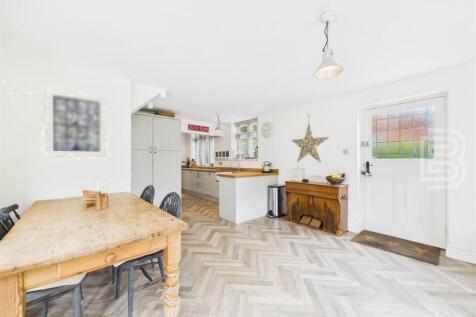 Kitchen Family Room (2).jpg