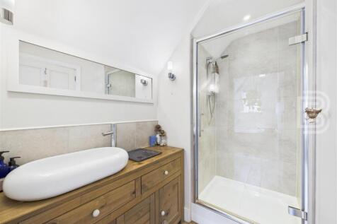 Family Bathroom (1).jpg