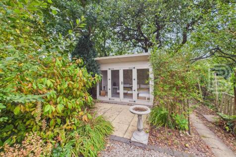 Rear Garden (2).jpg