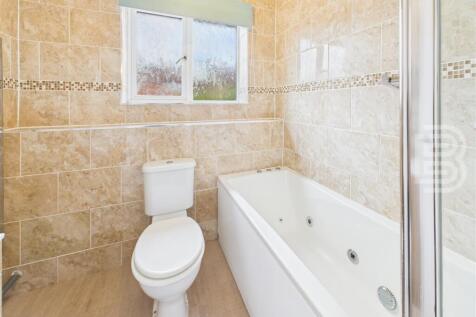 Bathroom (2).jpg