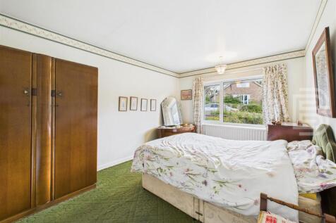 Bedroom 1.jpg