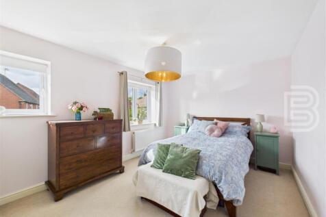 Bedroom 1 (1).jpg