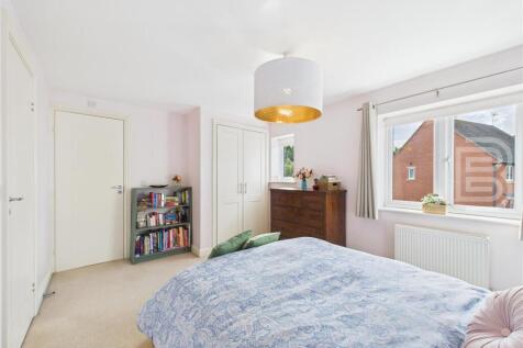 Bedroom 1 (2).jpg