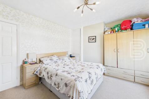Bedroom 1 (1).jpg