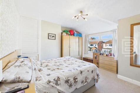 Bedroom 1 (2).jpg