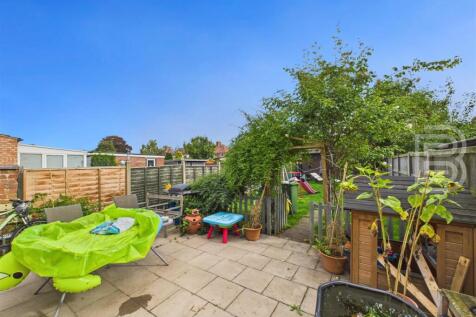 Rear Garden (3).jpg